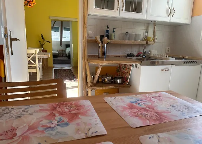 Хостел Artharmony & *